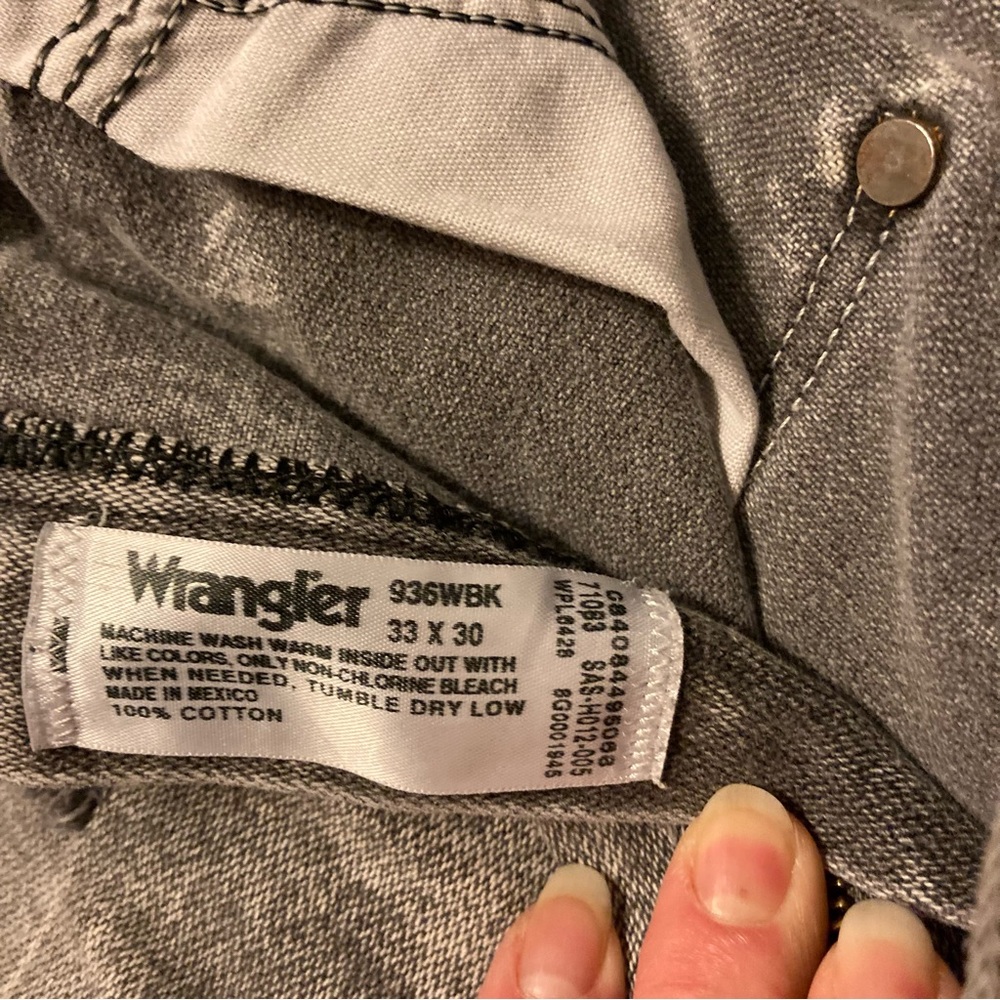 Wrangler Shorts - distressed gray 100% cotton - vintage - size 33x30 - Picture 3 of 7